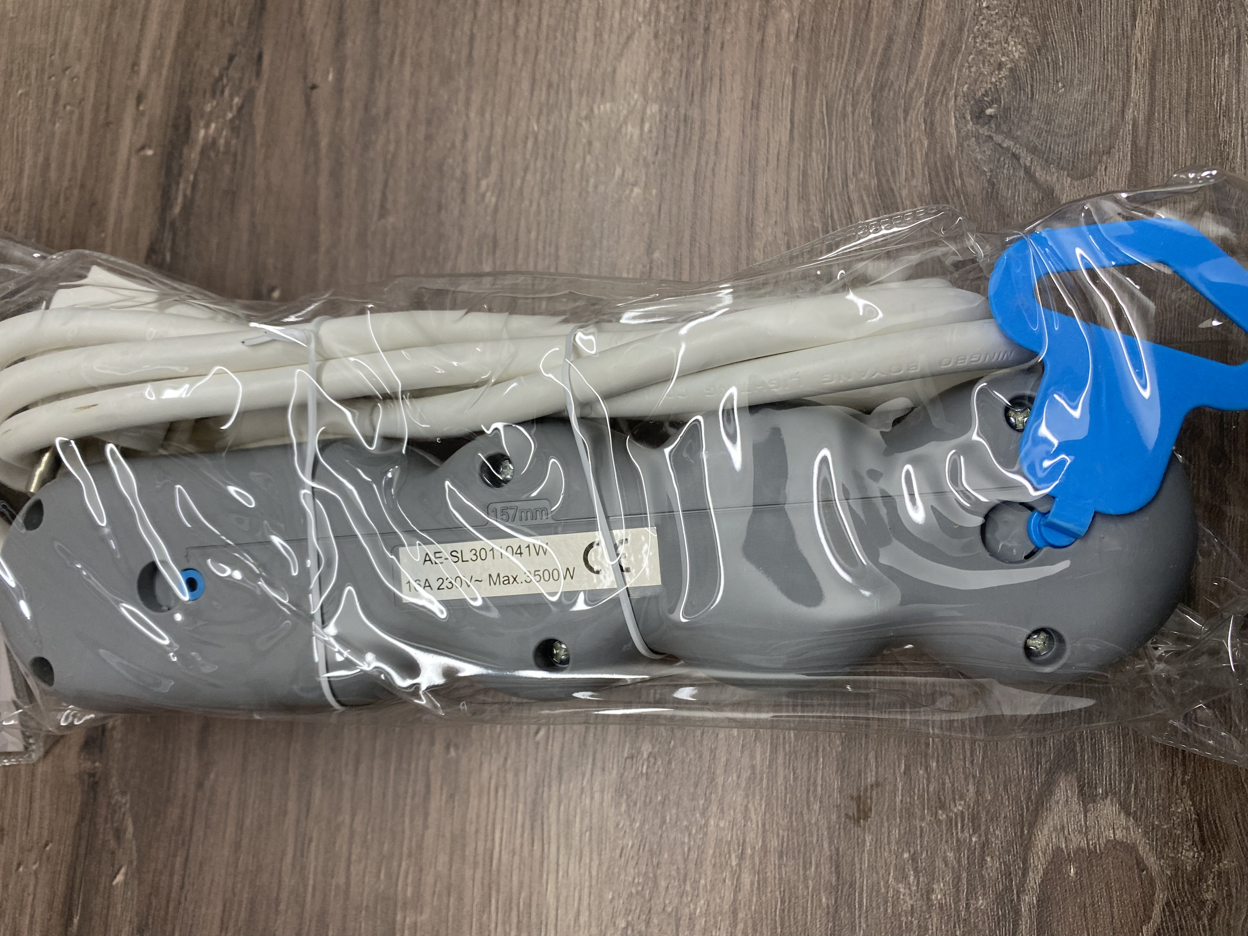 Prodlužovací kabel s vypínačem 1,5m 4 zásuvka 16A