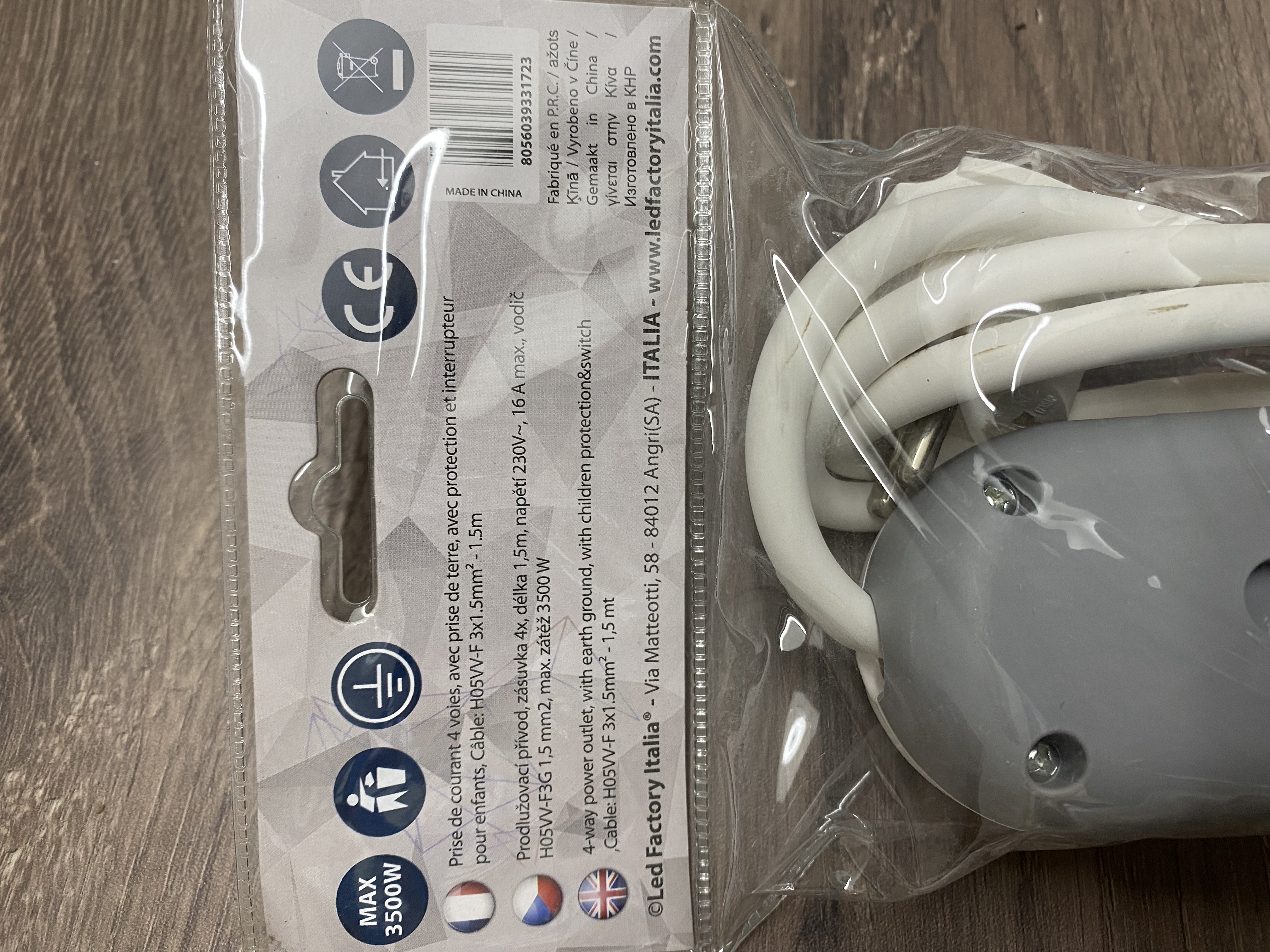 Prodlužovací kabel s vypínačem 1,5m 5 zásuvek 16A