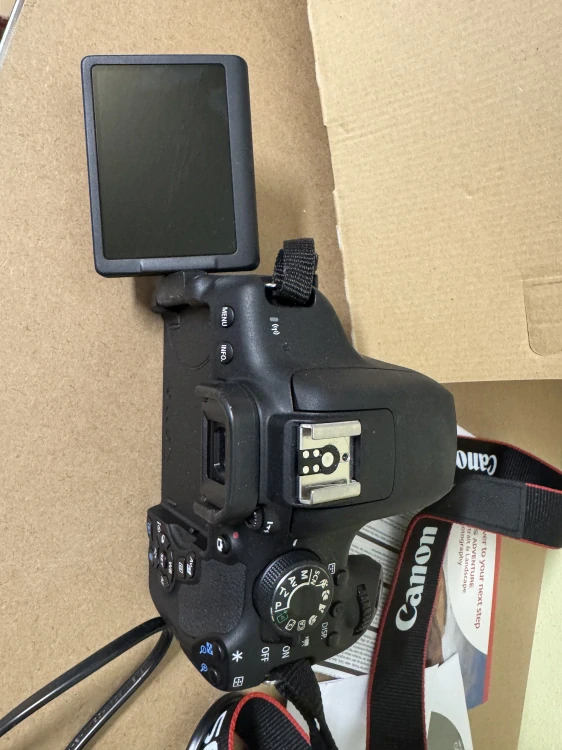 použitý fotoaparát Canon EOS 750D